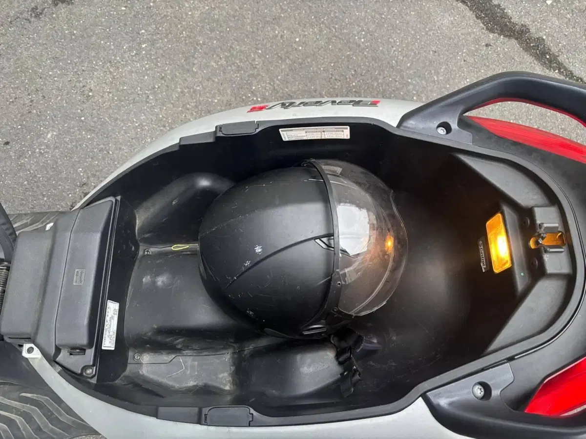 Piaggio Beverly 300 Hpe (2021) (9)