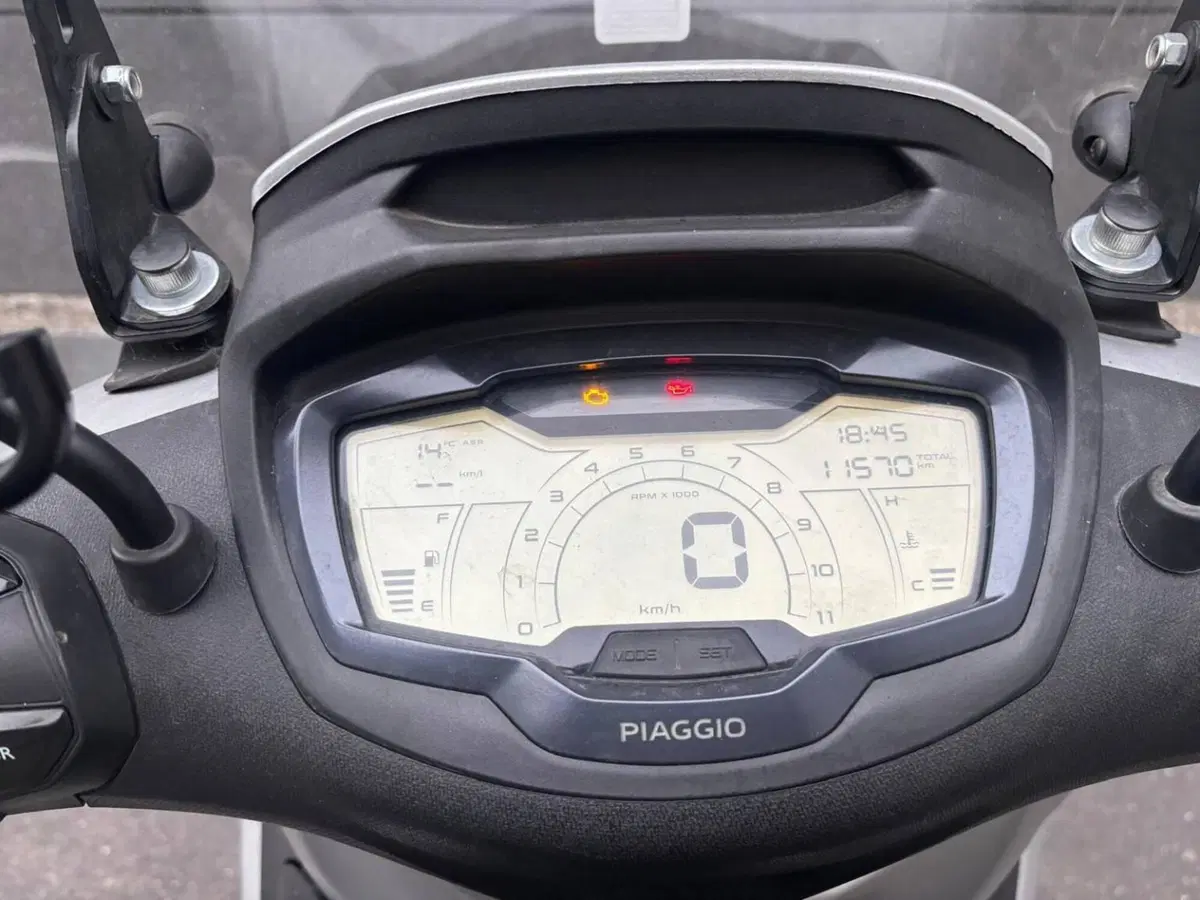 Piaggio Beverly 300 Hpe (2021) (10)