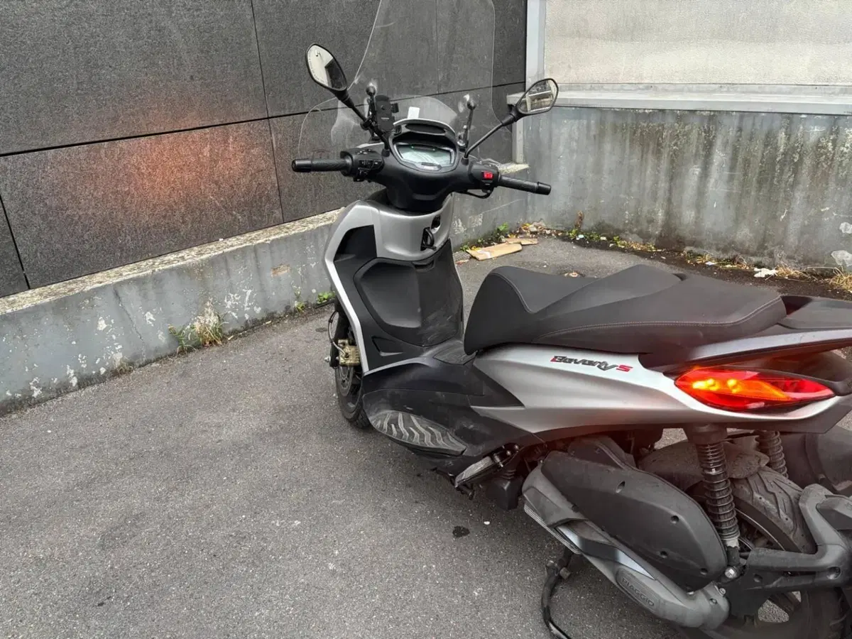 Piaggio Beverly 300 Hpe (2021) (5)