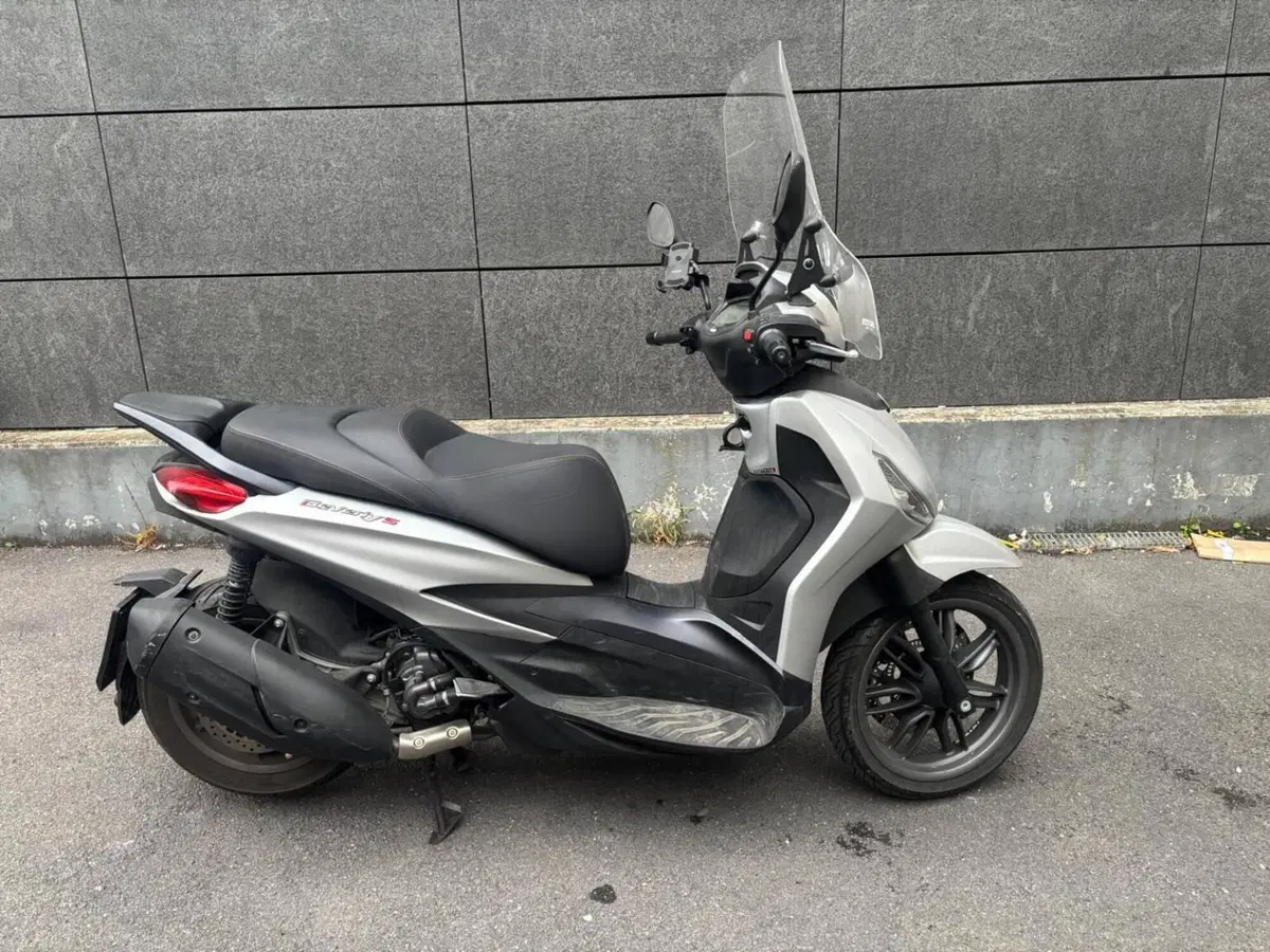 Piaggio Beverly 300 Hpe (2021) (4)