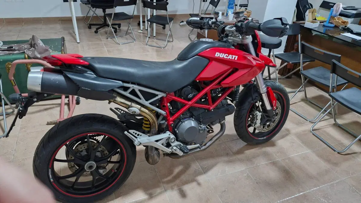 Ducati Hypermotard 1100 (2007 - 09) (4)
