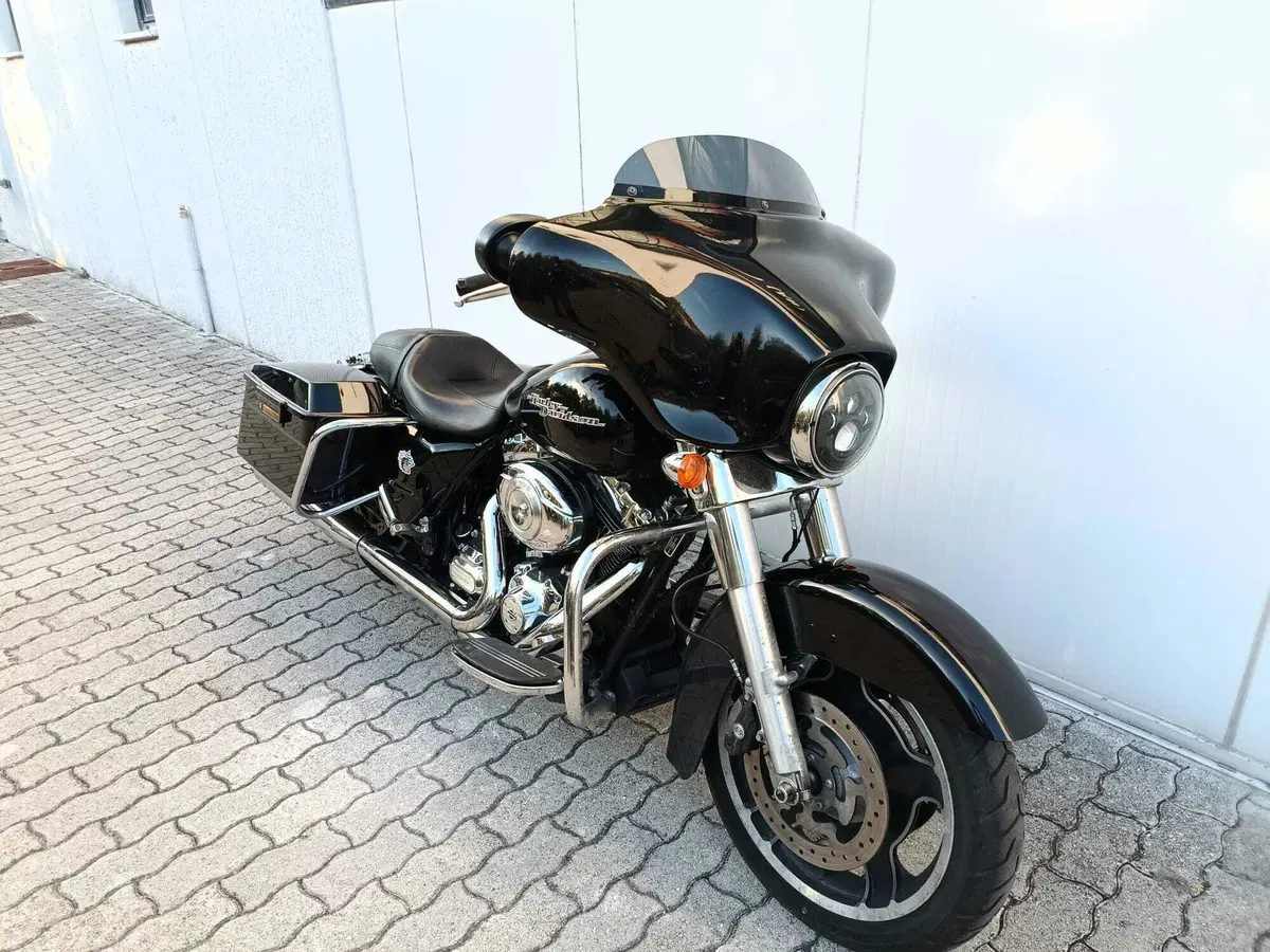 Harley-Davidson 1690 Street Glide (2011 - 13) - FLHX (3)