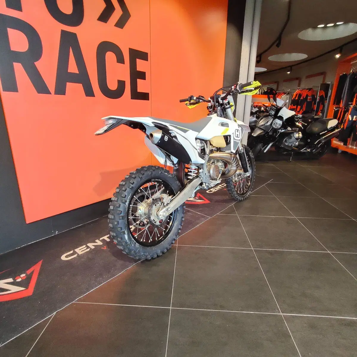 Husqvarna TE 300i (2021) (5)