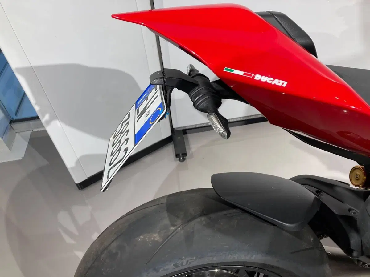 Ducati Streetfighter V4 1100 S (2021 - 22) (2)