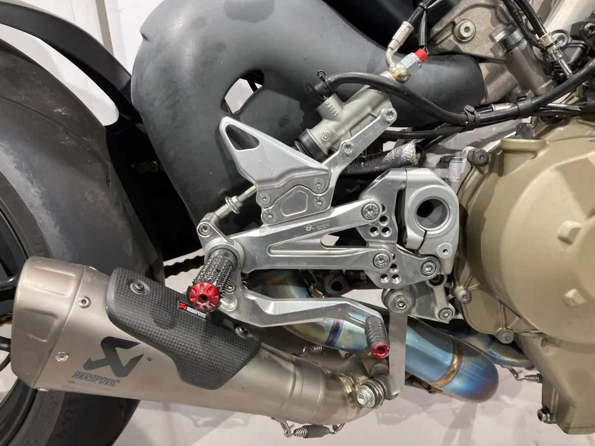 Ducati Streetfighter V4 1100 S (2021 - 22) (4)