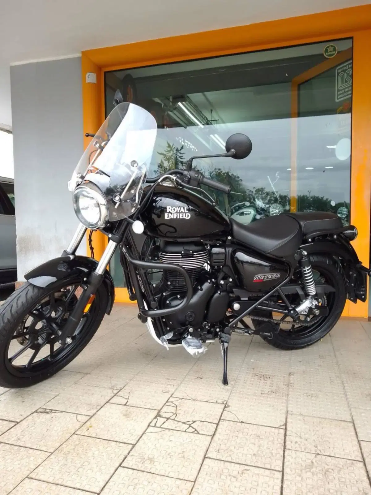 Royal Enfield Meteor 350 (2021 - 26) (2)