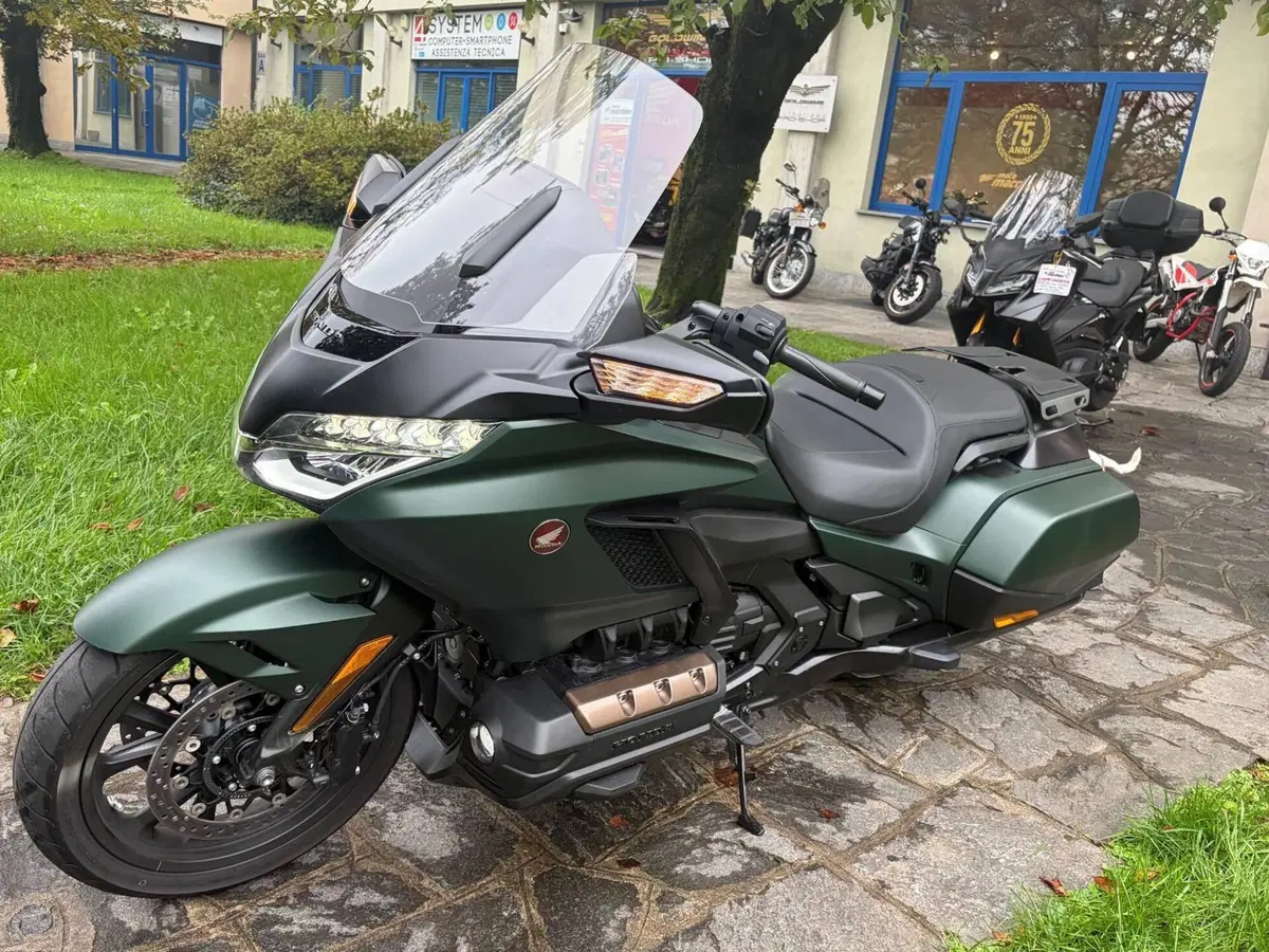 Honda GL 1800 Gold Wing DCT (2021 - 24) (2)