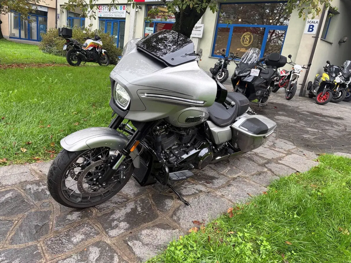 Harley-Davidson CVO Street Glide (2023) (2)