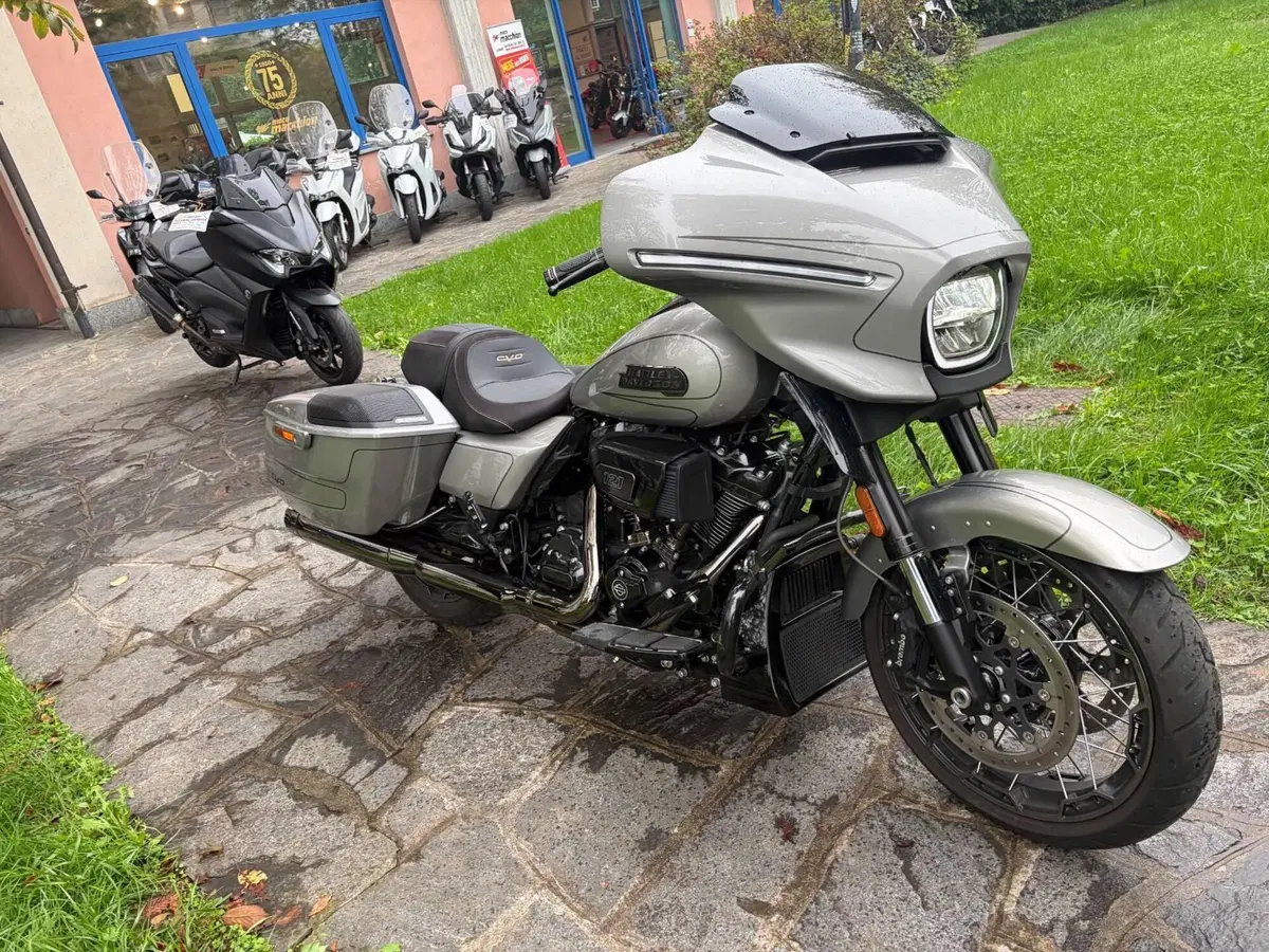 Harley-Davidson CVO Street Glide (2023) (4)
