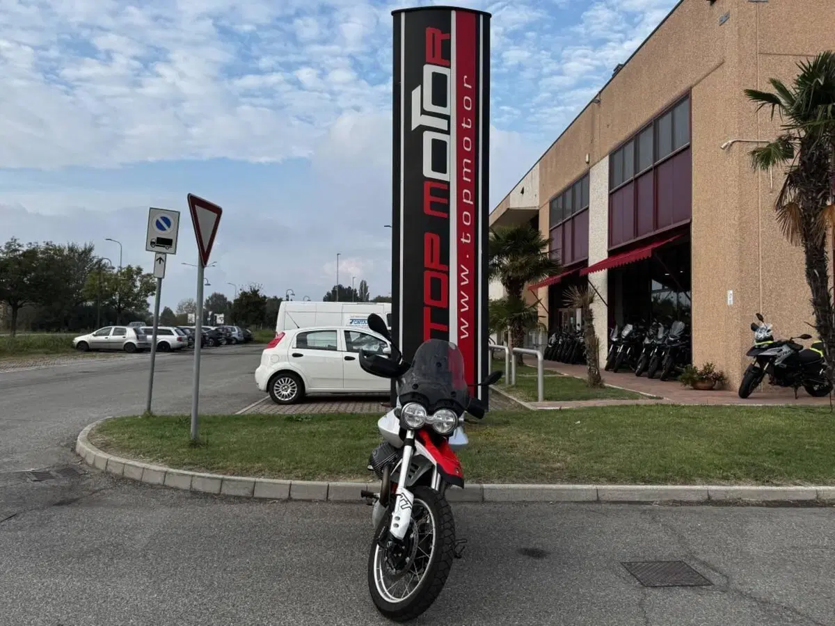 Moto Guzzi V85 TT (2024 - 26) (6)