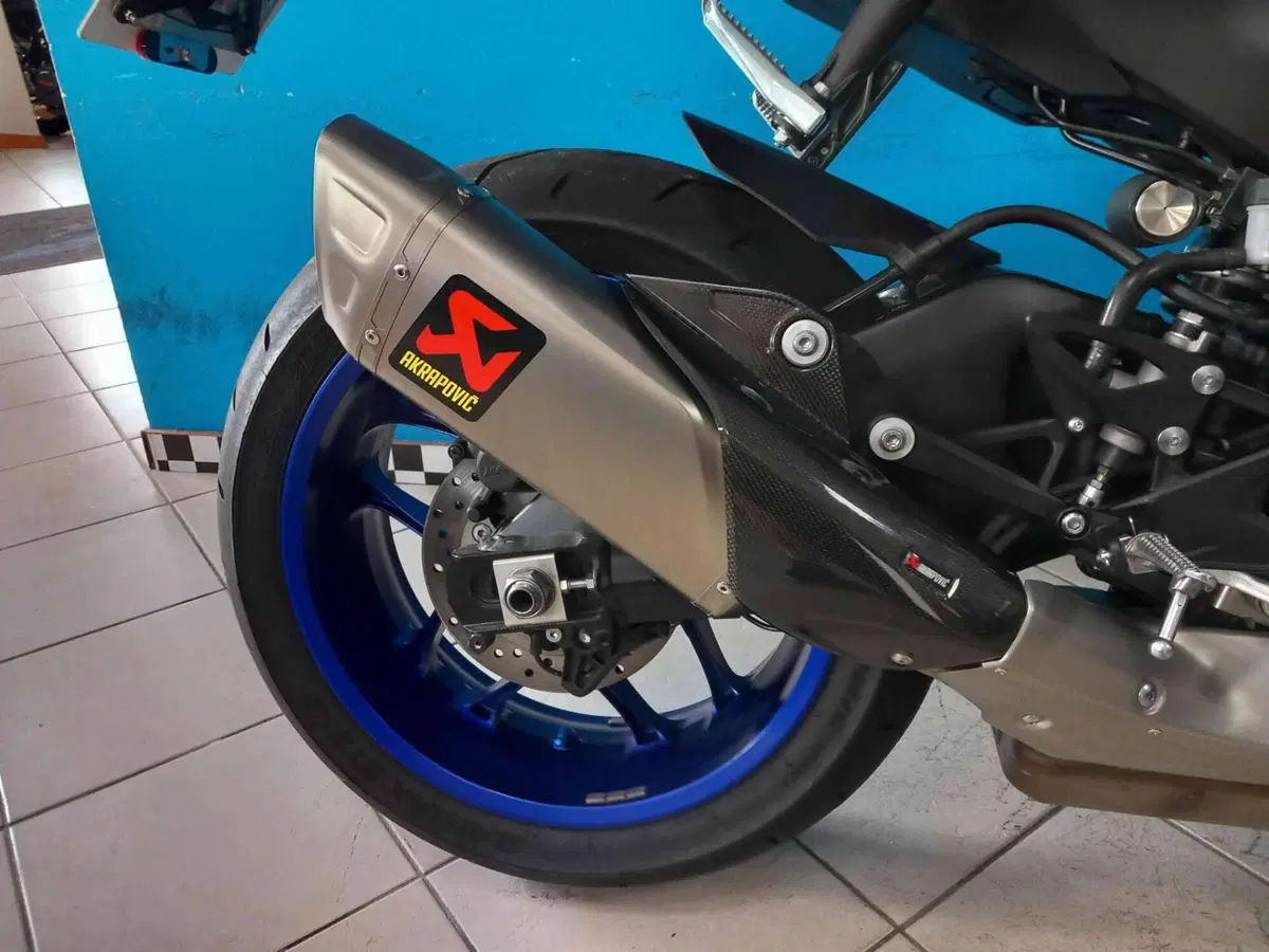 Yamaha YZF R1 (2020 - 25) (12)