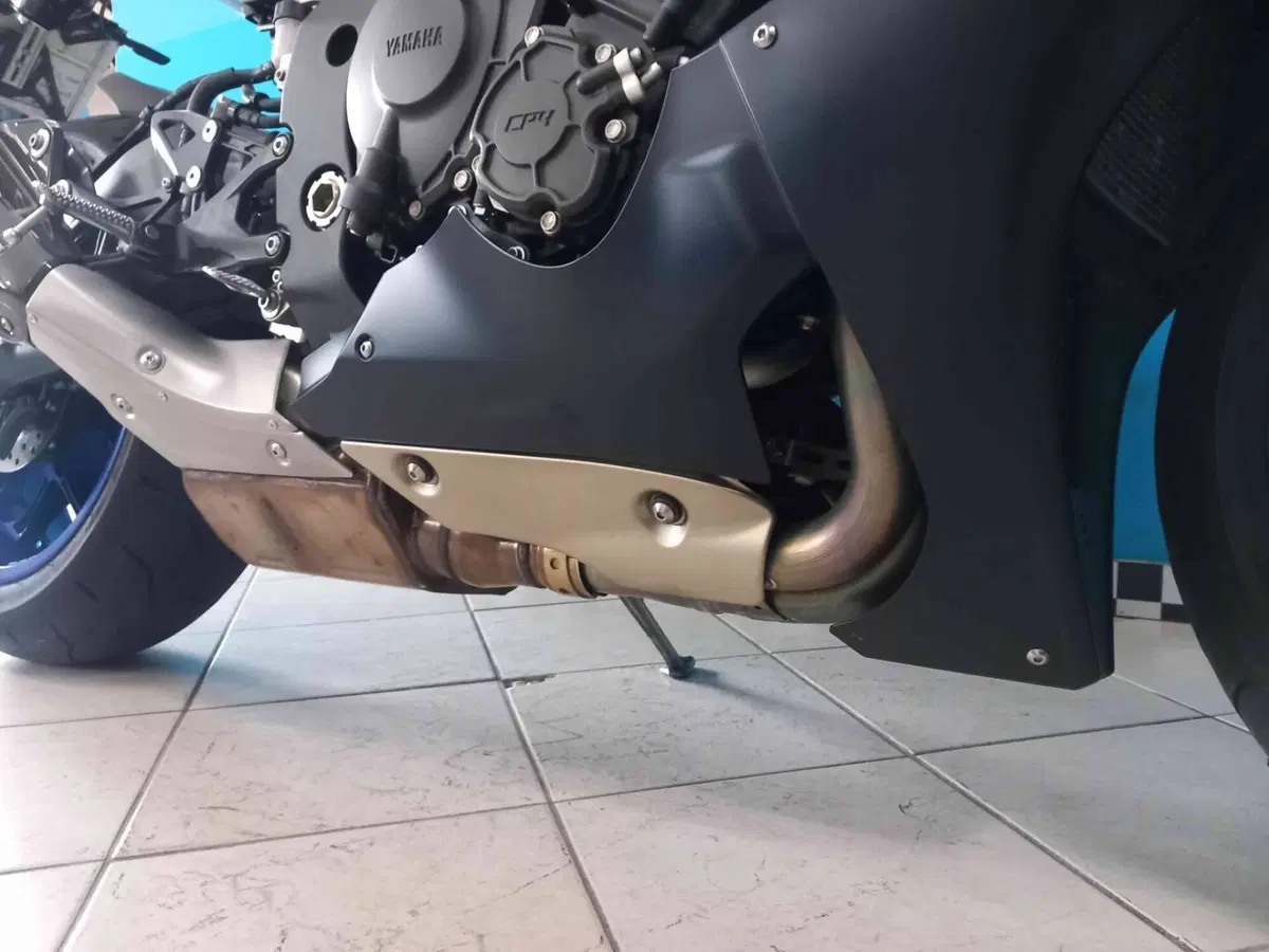 Yamaha YZF R1 (2020 - 25) (15)