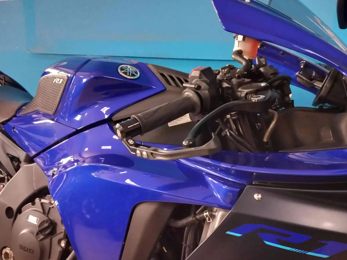 Yamaha YZF R1 (2020 - 25) (17)