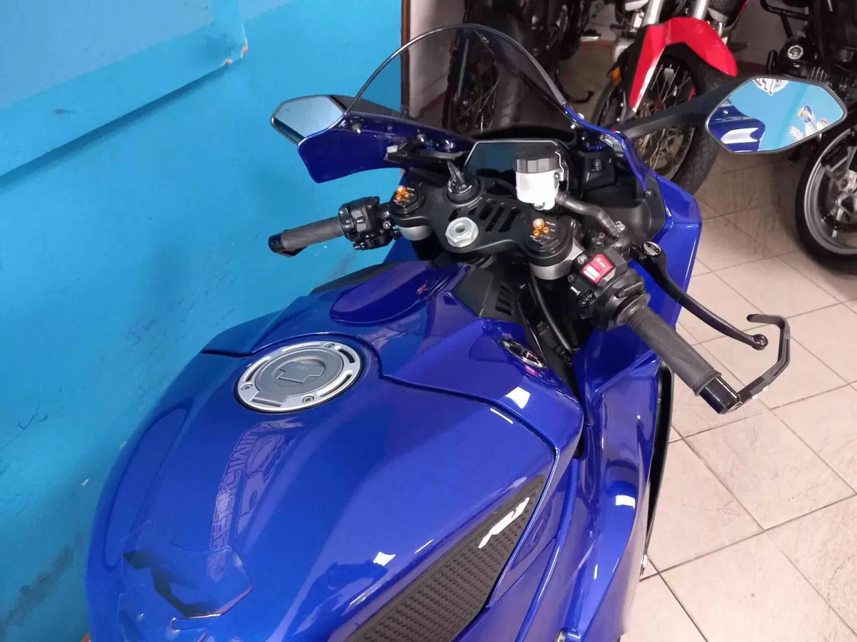 Yamaha YZF R1 (2020 - 25) (16)