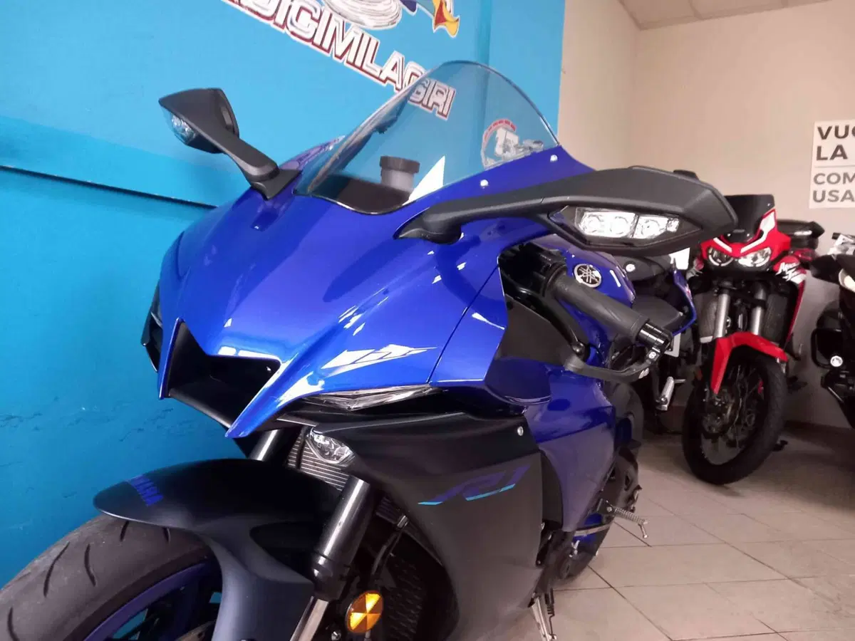 Yamaha YZF R1 (2020 - 25) (8)