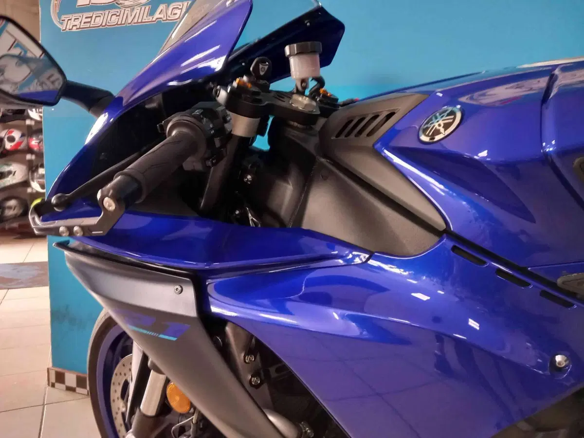 Yamaha YZF R1 (2020 - 25) (9)