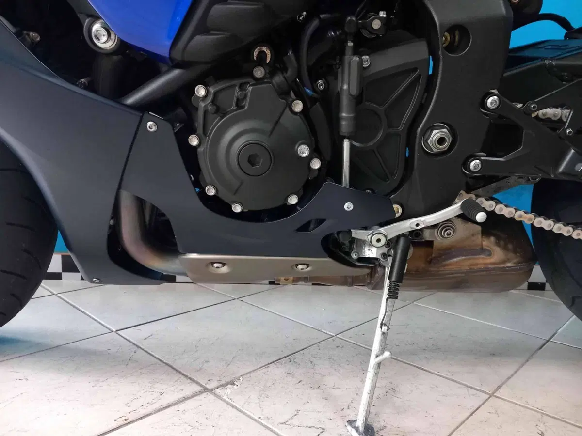 Yamaha YZF R1 (2020 - 25) (10)
