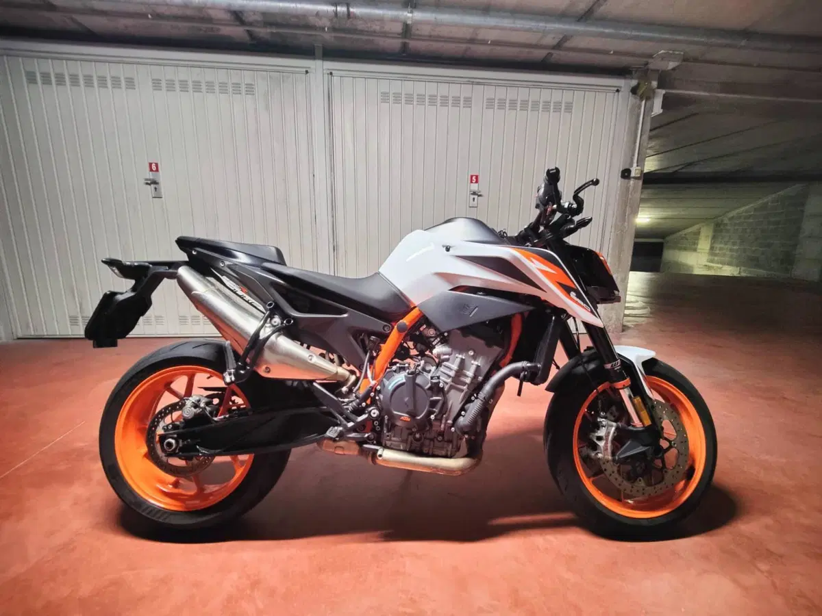 KTM 890 Duke R (2021 - 23) (2)
