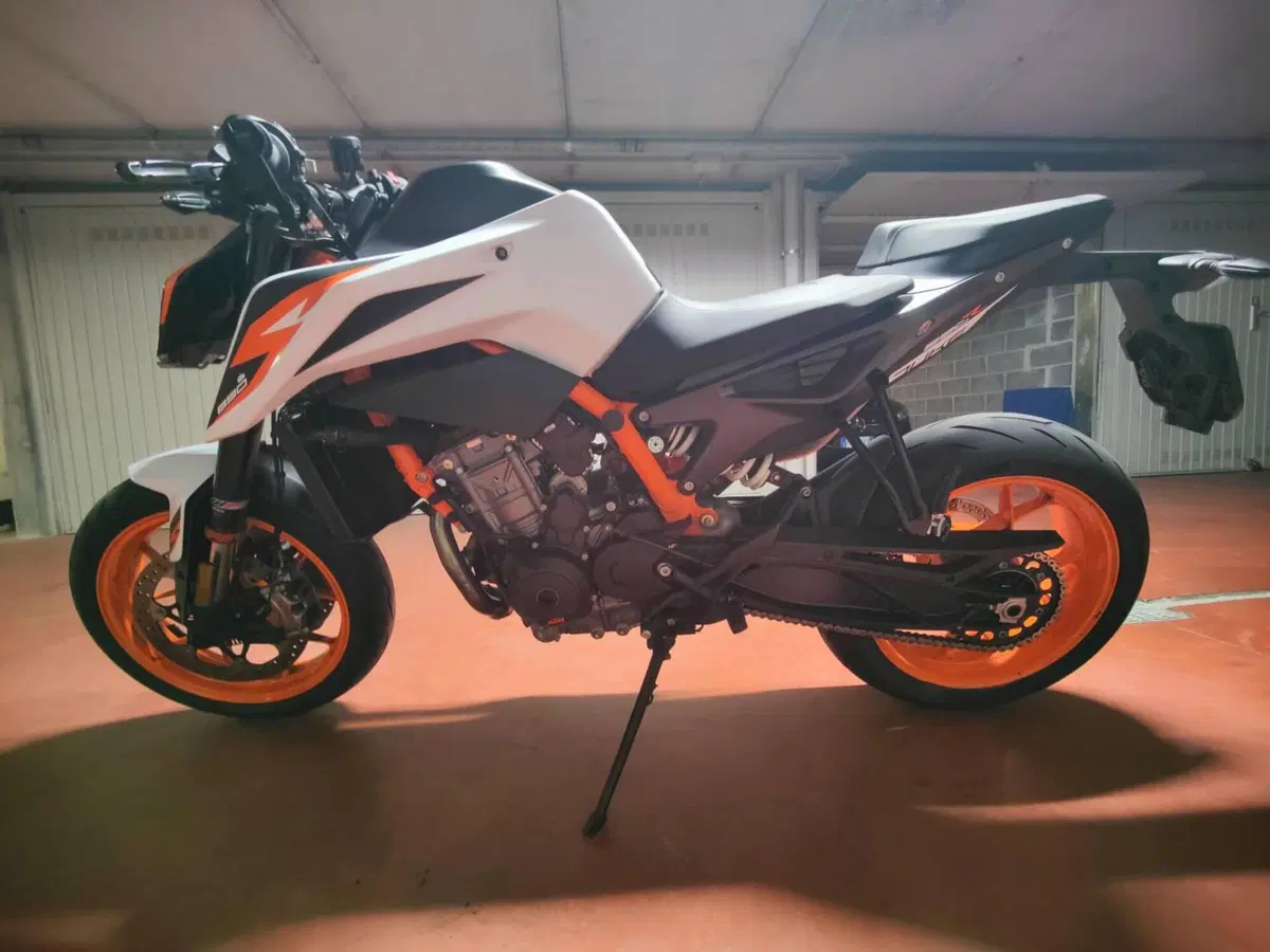 KTM 890 Duke R (2021 - 23) (3)