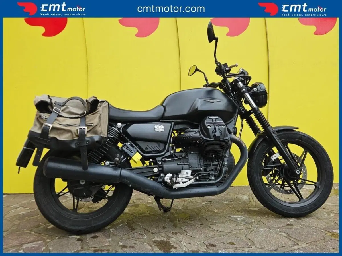 Moto Guzzi V7 Stone (2021 - 24)