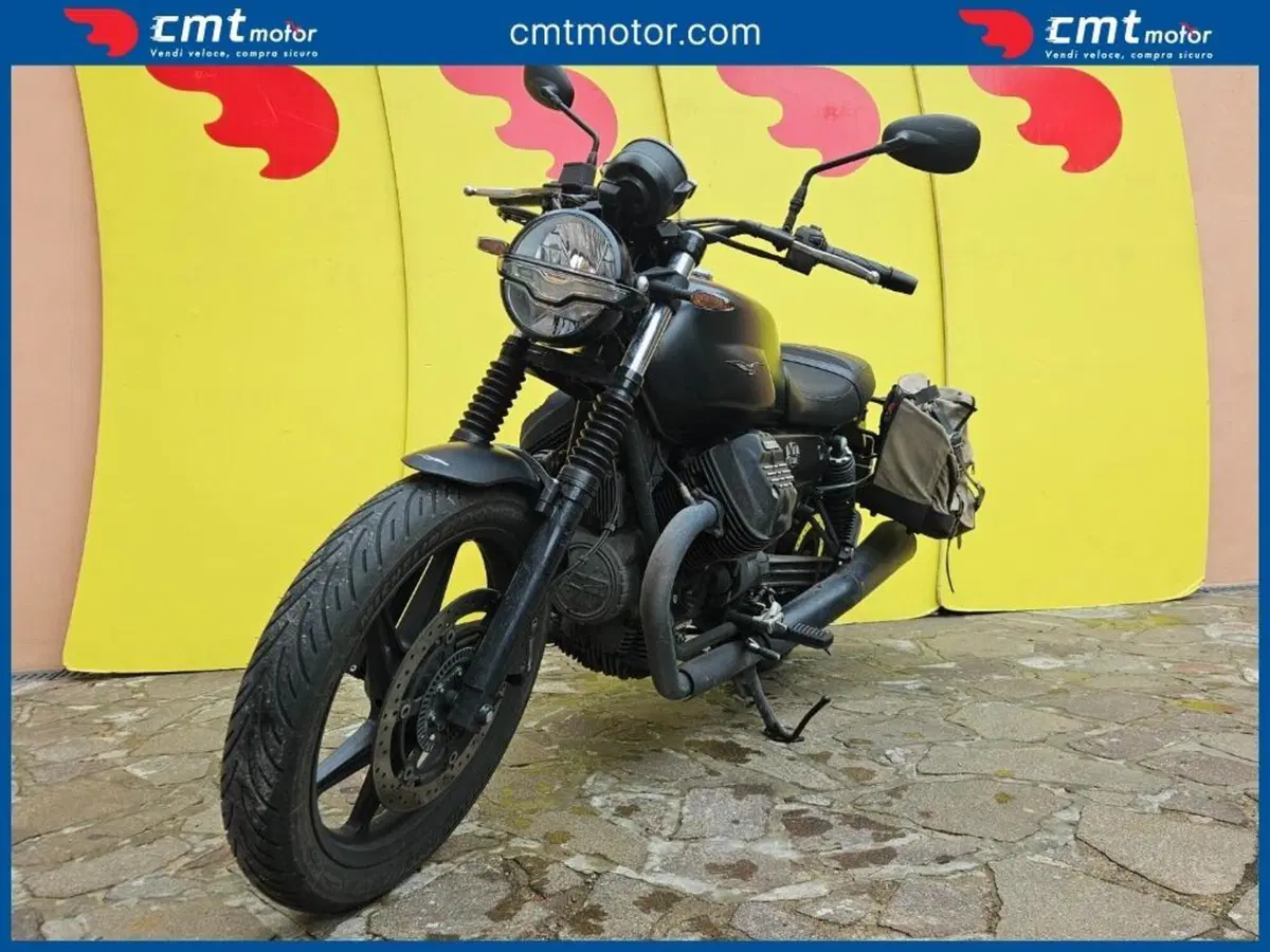 Moto Guzzi V7 Stone (2021 - 24) (2)