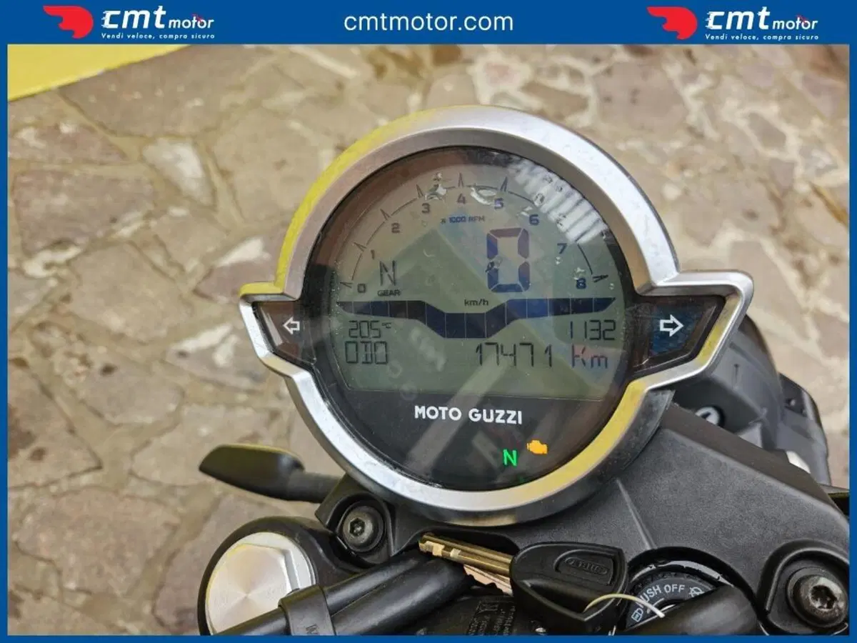 Moto Guzzi V7 Stone (2021 - 24) (5)