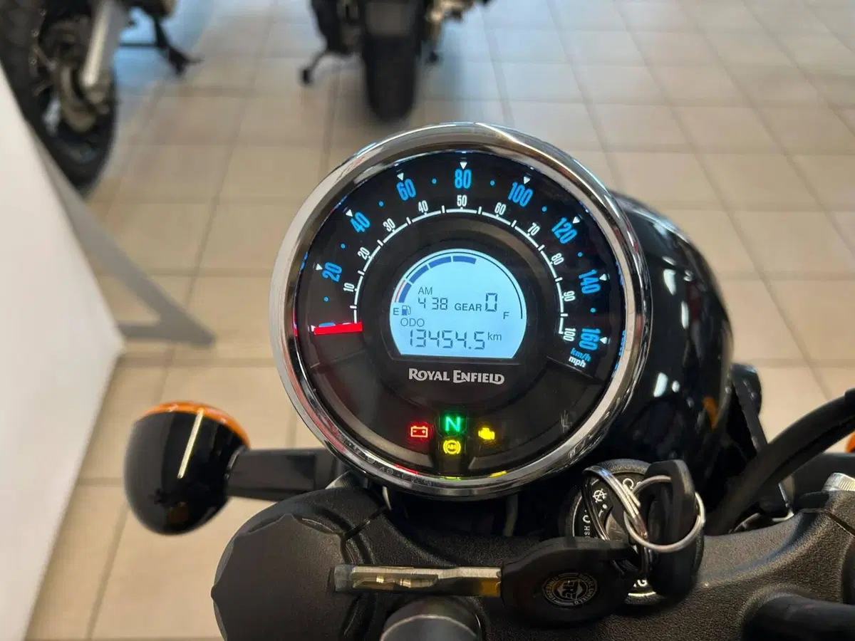 Royal Enfield Meteor 350 (2021 - 26) (4)