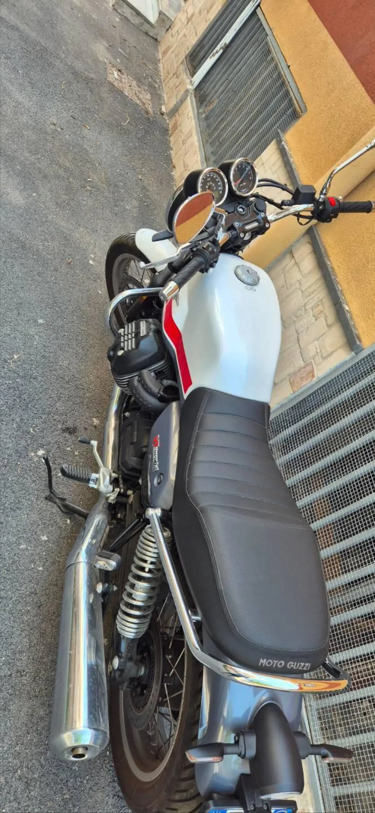 Moto Guzzi V7 850 Stone Special Abs (2021) (2)