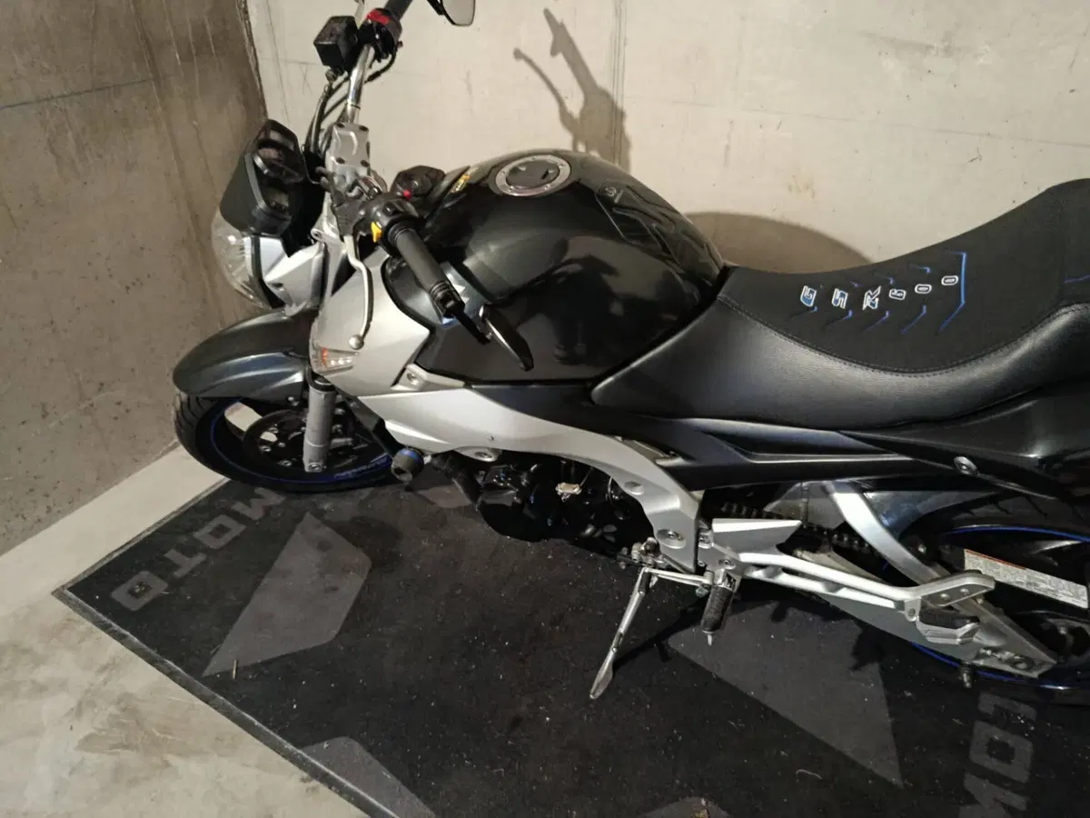Suzuki GSR 600 (2006 - 11) (4)