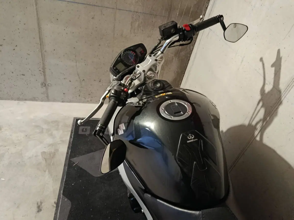 Suzuki GSR 600 (2006 - 11) (6)