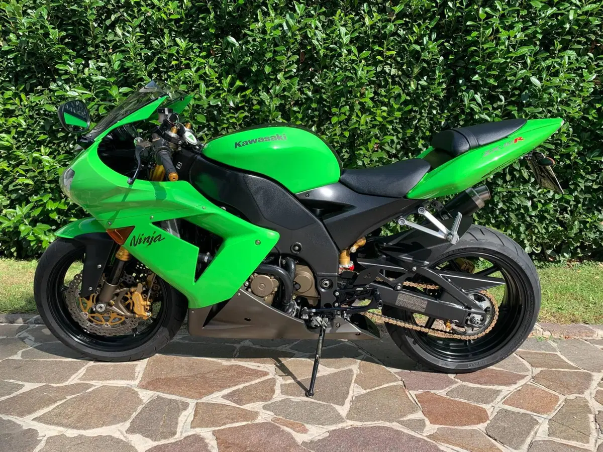 Kawasaki Ninja 1000 ZX-10R (2004 - 05) (2)