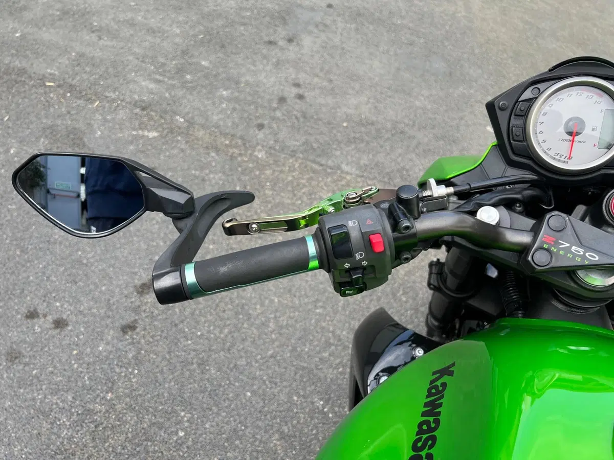Kawasaki Z 750 (2007 - 14) (11)