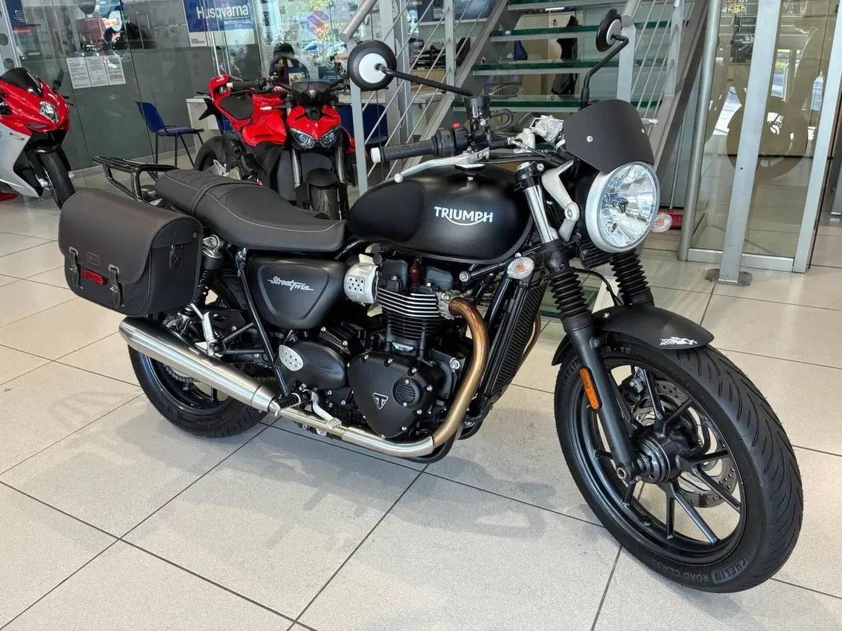 Triumph Street Twin 900 (2019 - 20) (2)