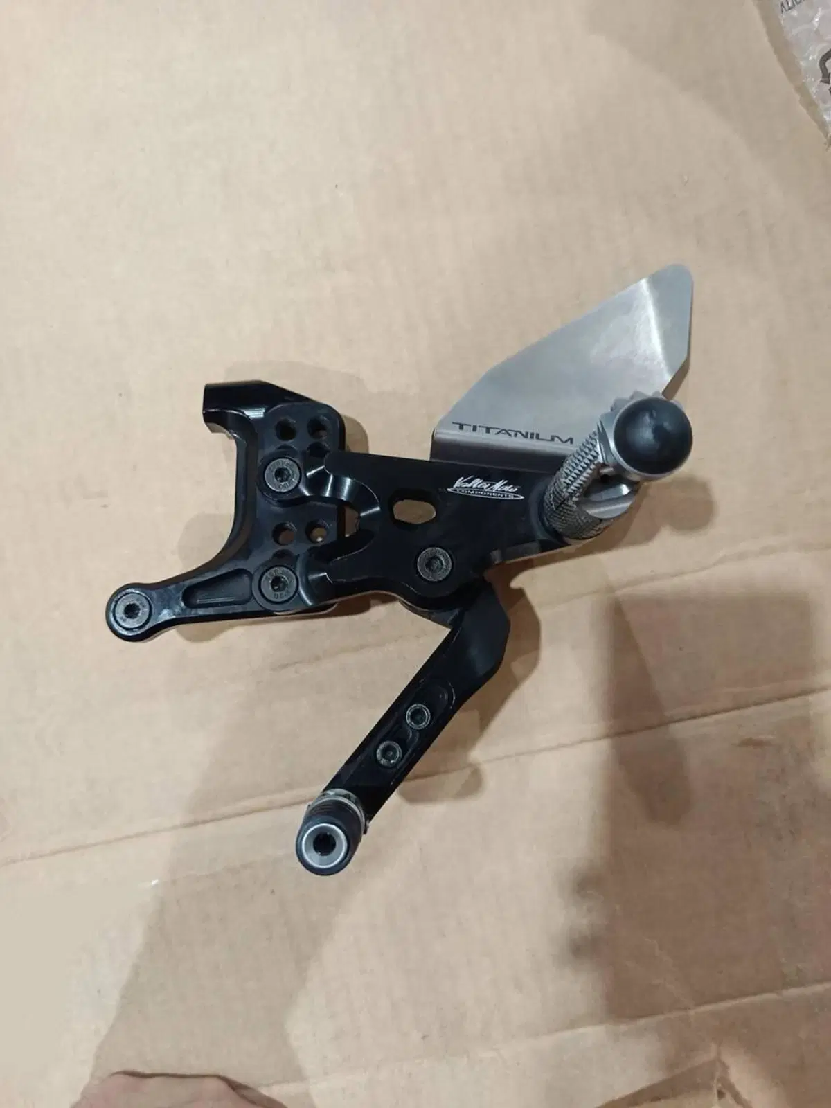 Pedane regolabili Panigale V4 - disponibili anche Valter Moto Components (2)