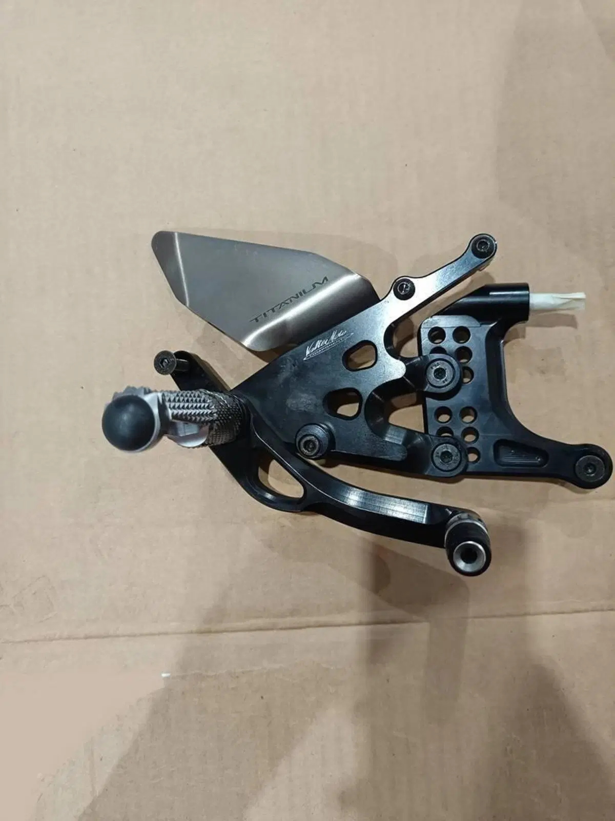 Pedane regolabili Panigale V4 - disponibili anche Valter Moto Components (3)