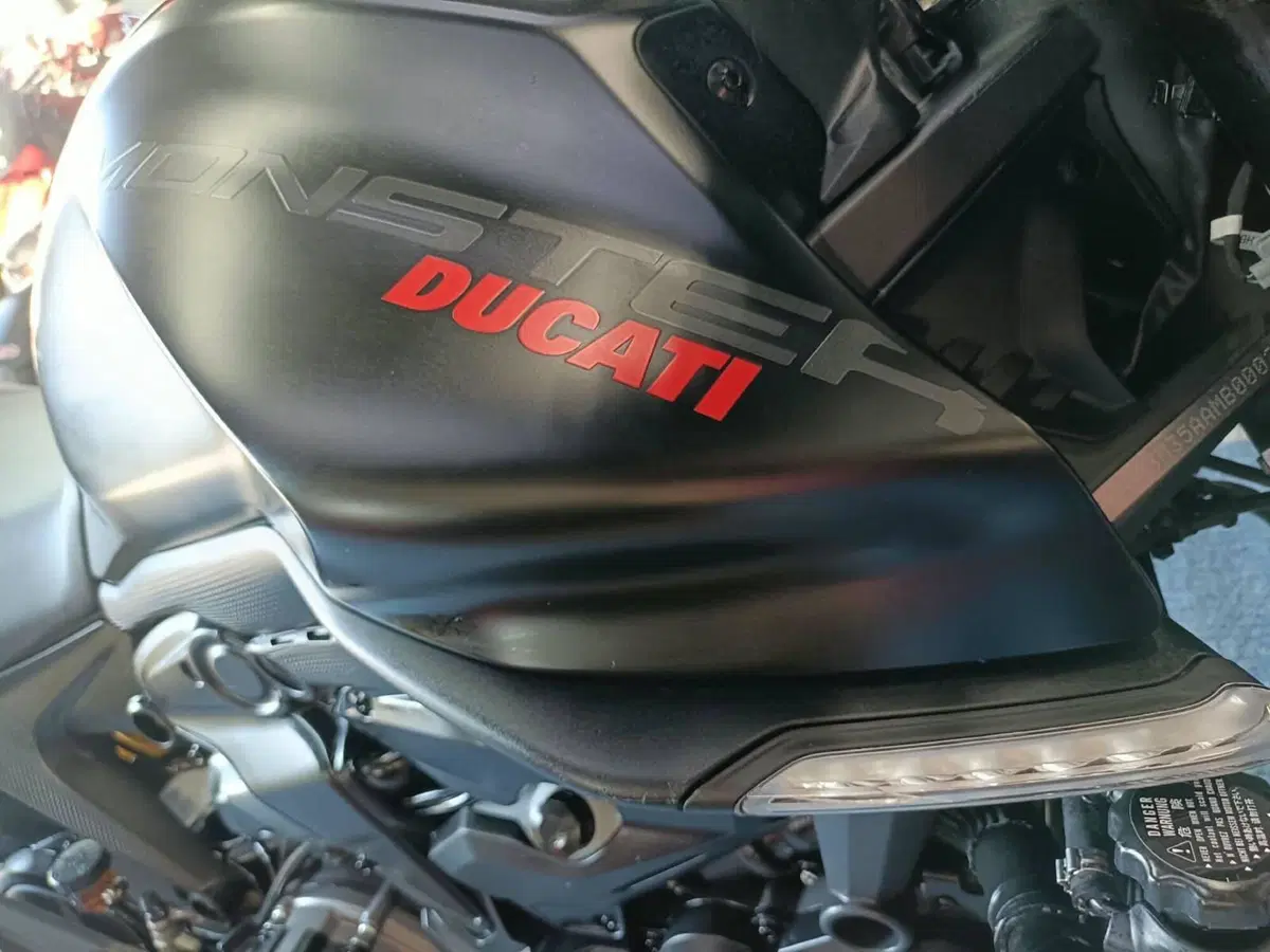 Ducati Monster 937 + (2021 - 25) (7)
