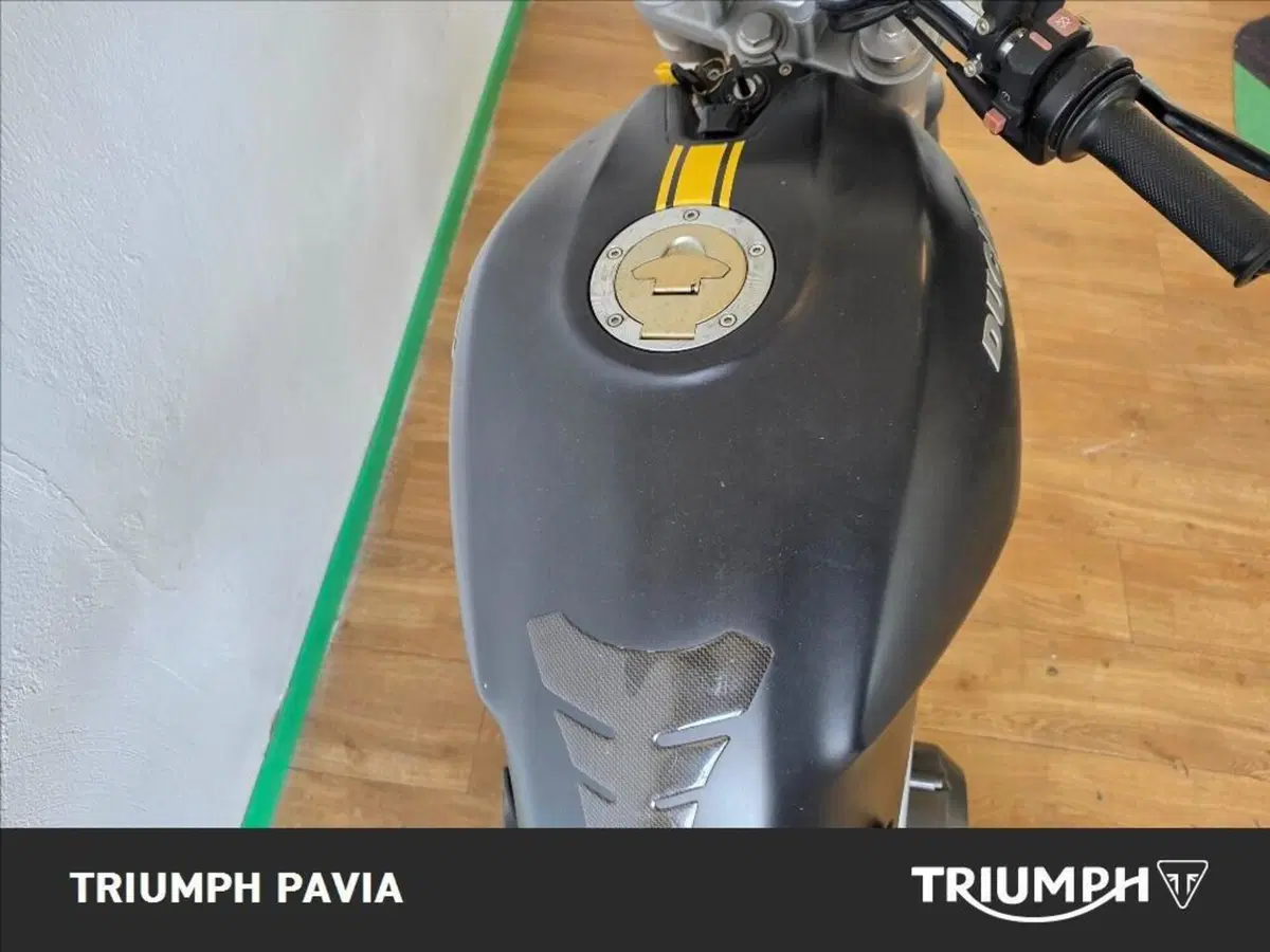 Ducati Monster 600 Dark (1998 - 01) (10)