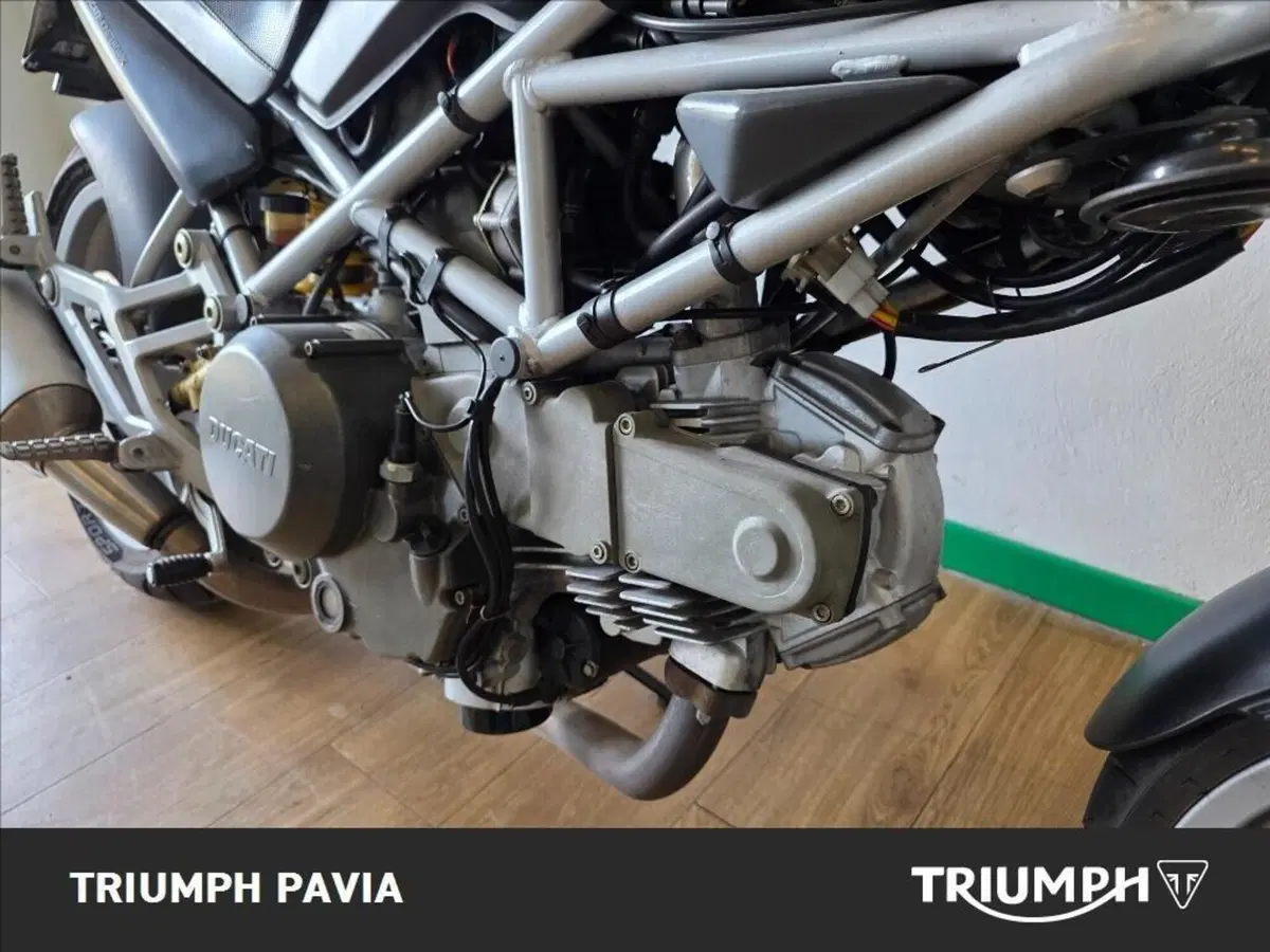 Ducati Monster 600 Dark (1998 - 01) (8)