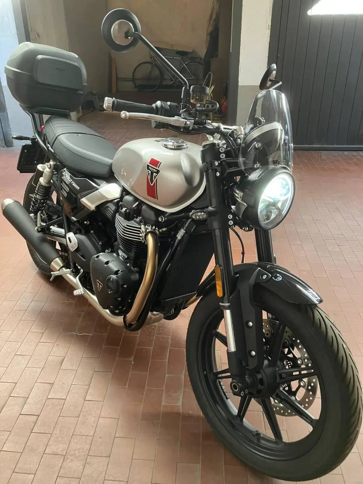 Triumph Speed Twin 900 (2023 - 24) (2)