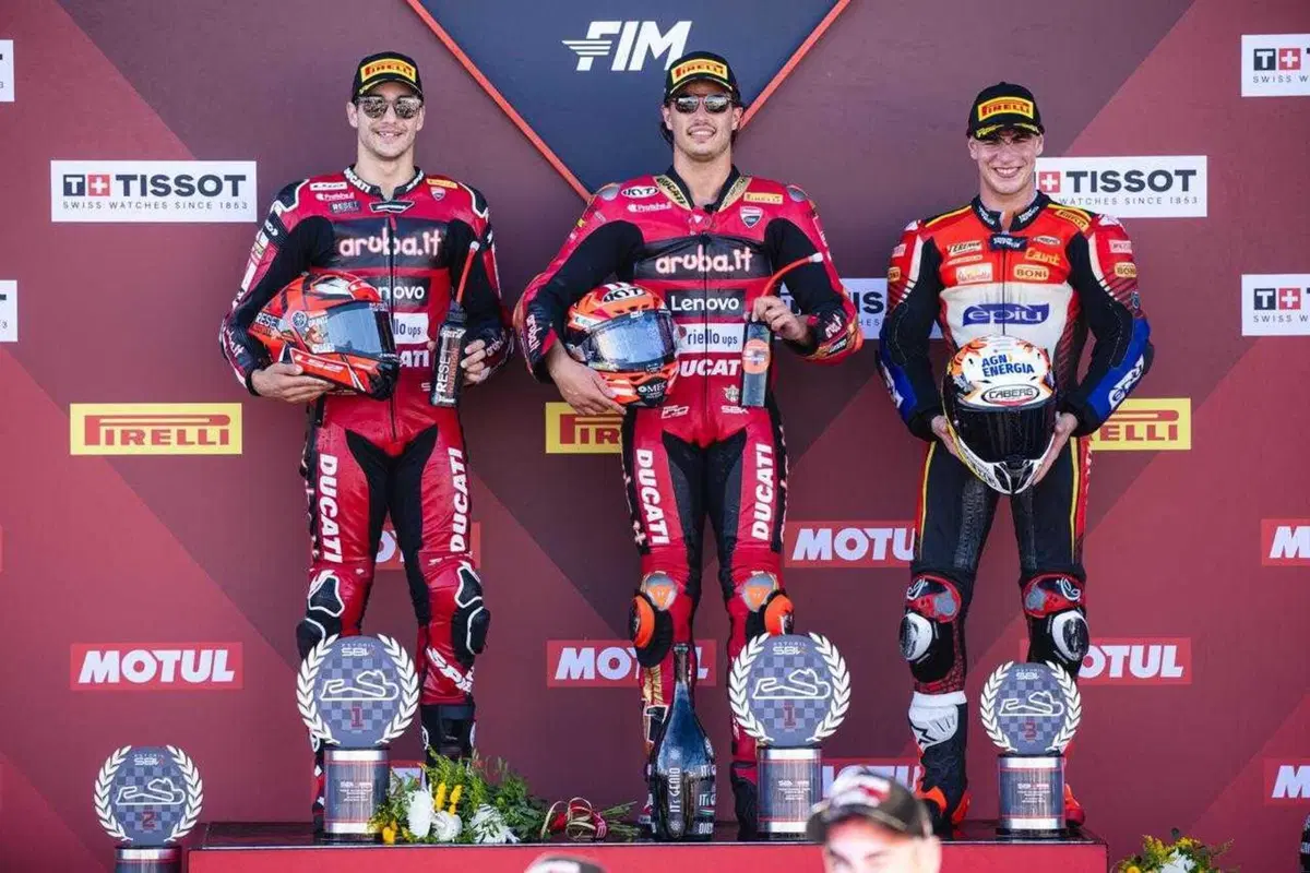 SBK, Nicolò Bulega domina Gara1 all'Estoril [GALLERY] (2)