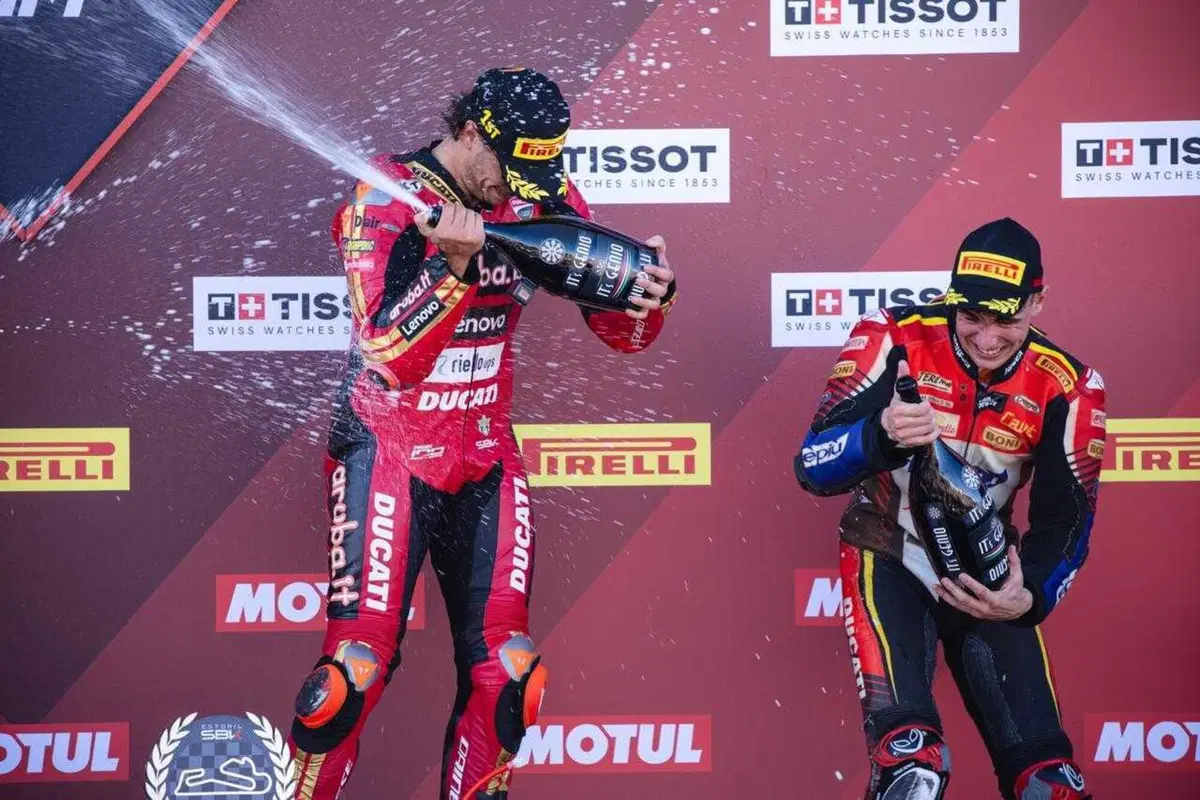 SBK, Nicolò Bulega domina Gara1 all'Estoril [GALLERY] (3)