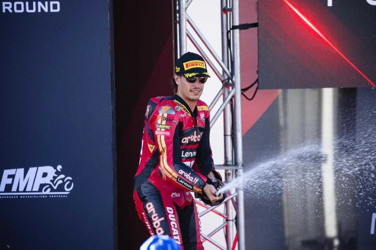 SBK, Nicolò Bulega domina Gara1 all'Estoril [GALLERY] (5)