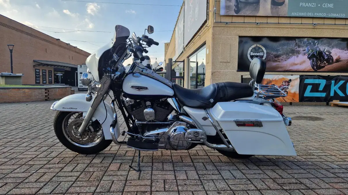 Harley-Davidson 1584 Road King Classic (2007 - 10) - FLHRC (2)