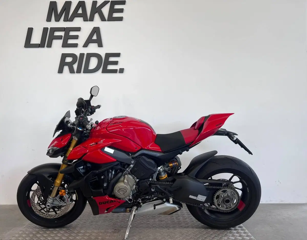 Ducati Streetfighter V4 S (2023 - 24) (2)