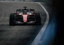 F1. Ferrari poteva battere Verstappen in qualifica a Singapore: Hamilton esagera, Leclerc la sfiora