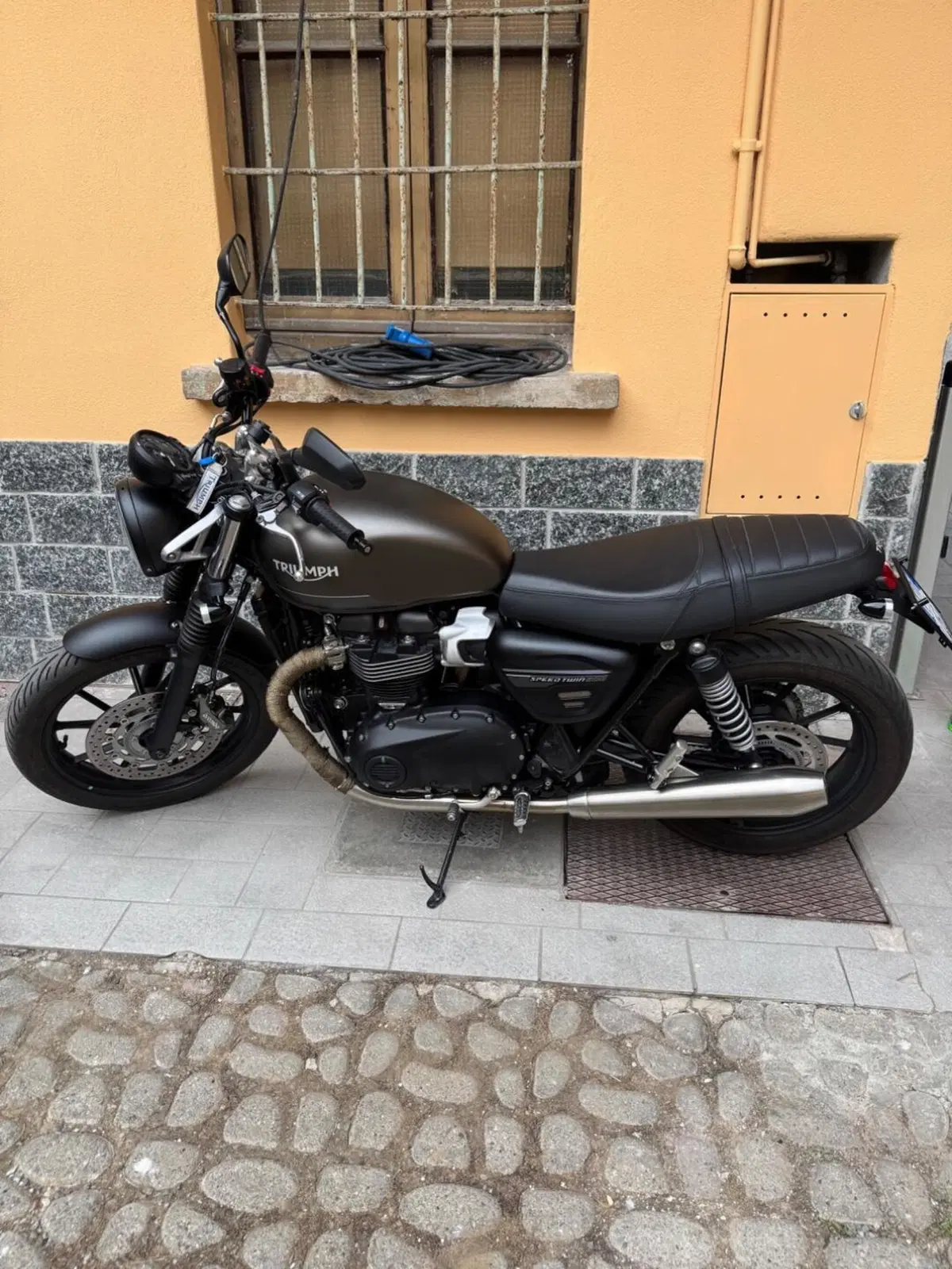 Triumph Speed Twin 900 (2023 - 24) (2)