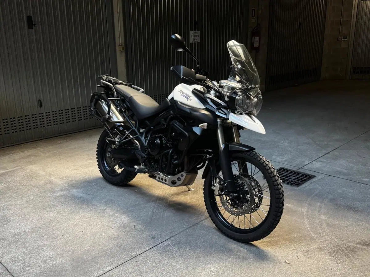 Triumph Tiger 800 XC (2011 - 12) (2)