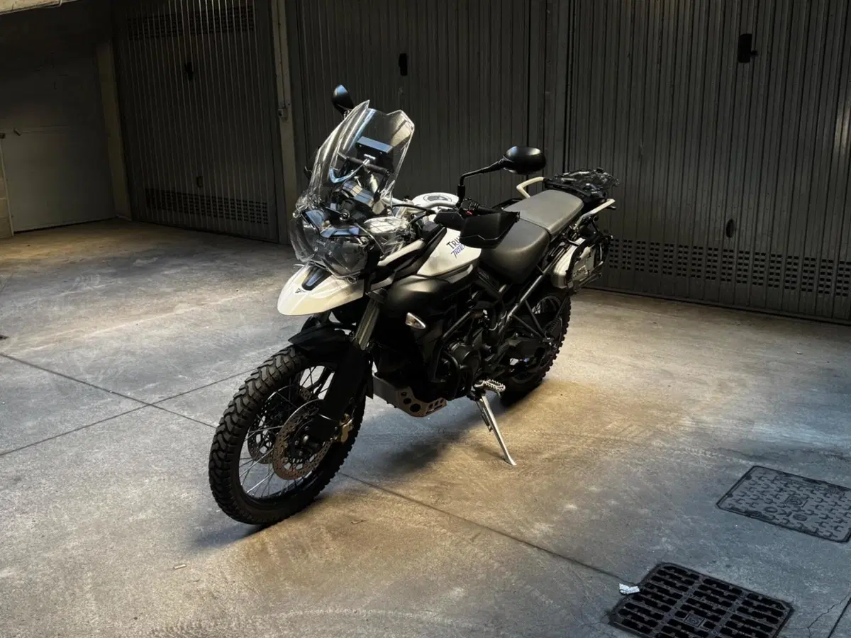 Triumph Tiger 800 XC (2011 - 12) (3)