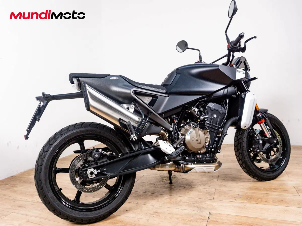 Husqvarna Svartpilen 801 (2024 - 26) (3)