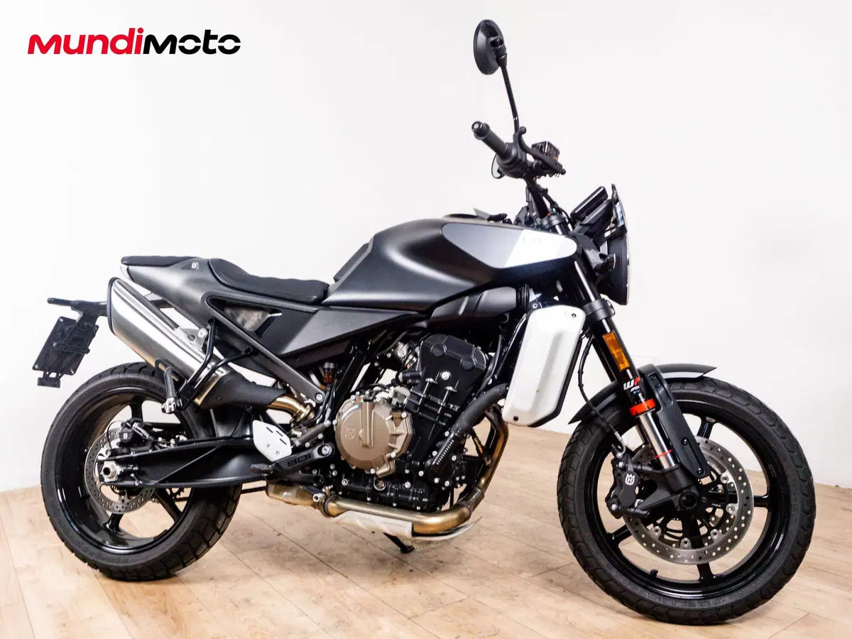 Husqvarna Svartpilen 801 (2024 - 26) (2)